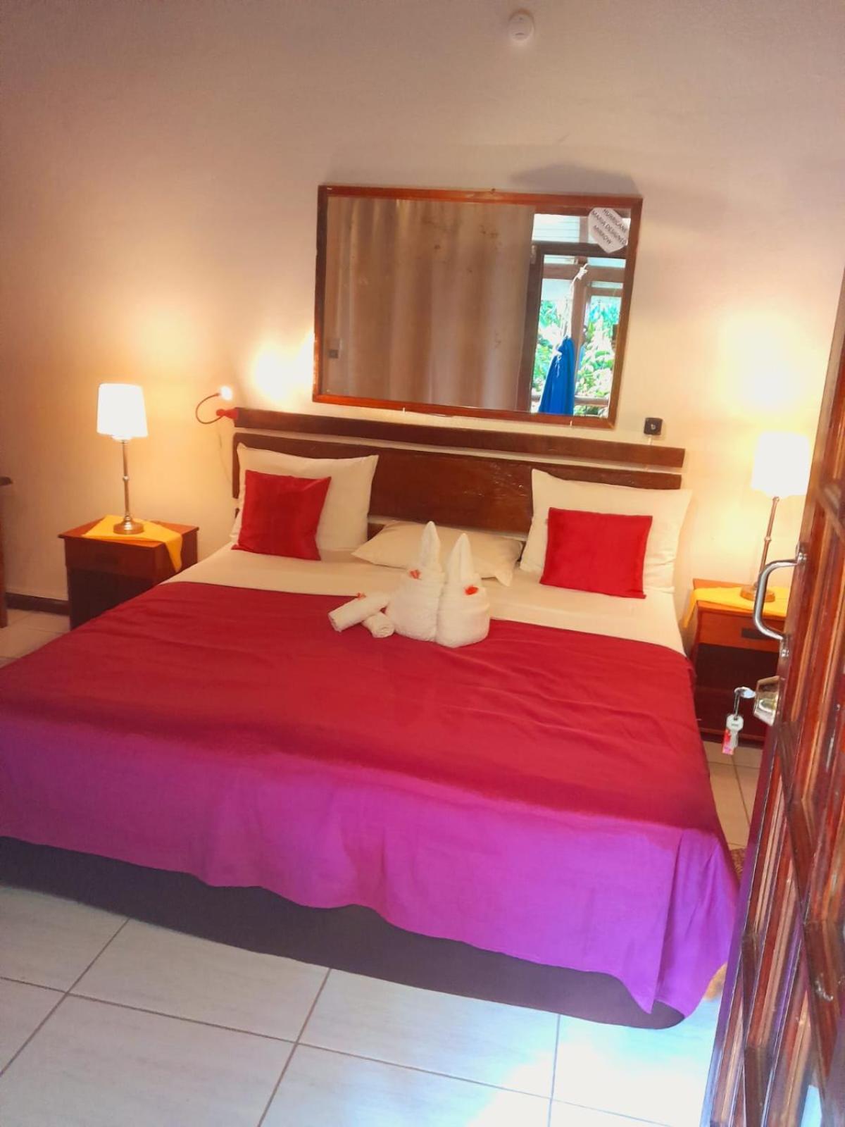 Hibiscus Valley Inn Marigot Buitenkant foto