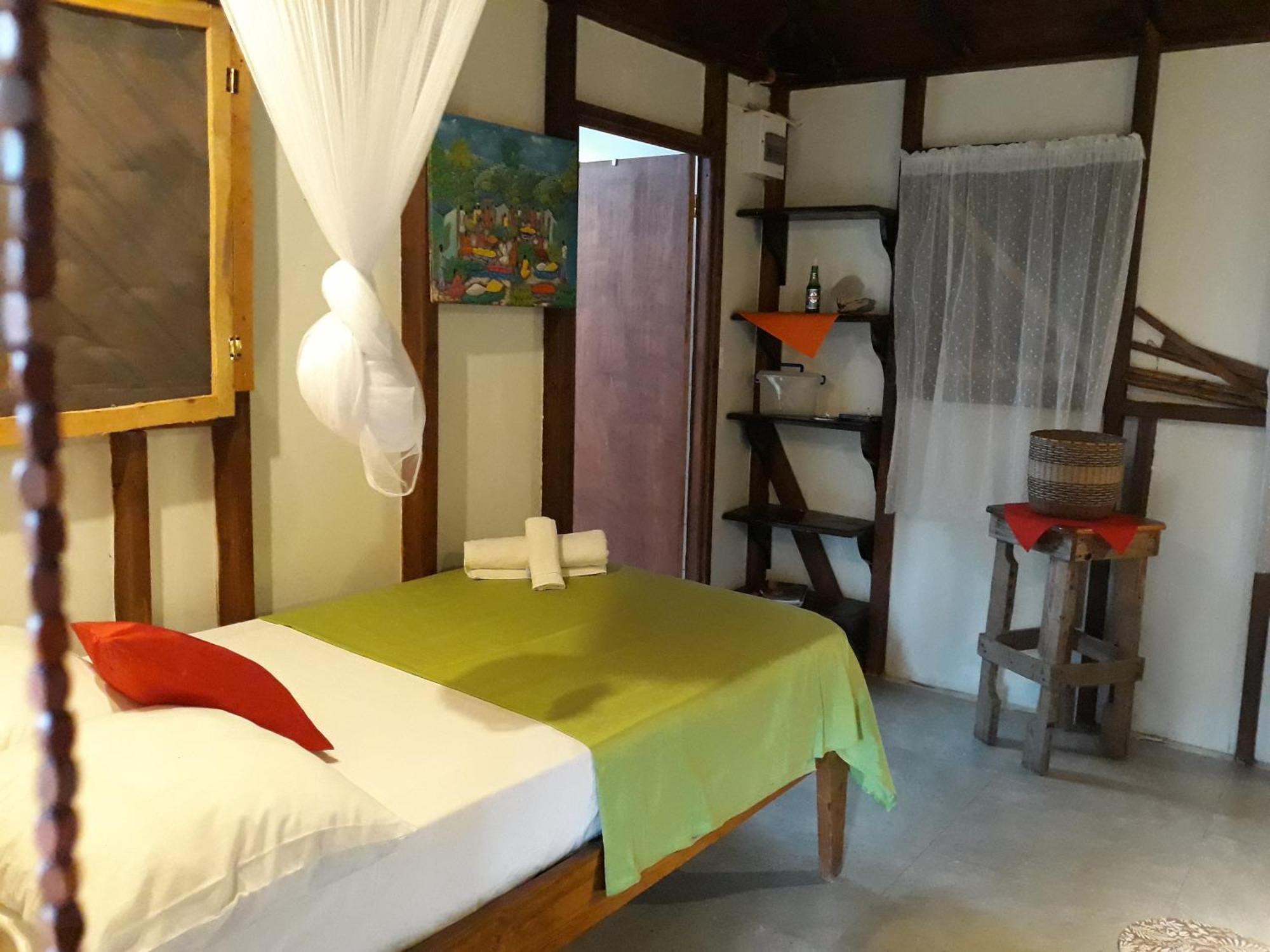 Hibiscus Valley Inn Marigot Buitenkant foto