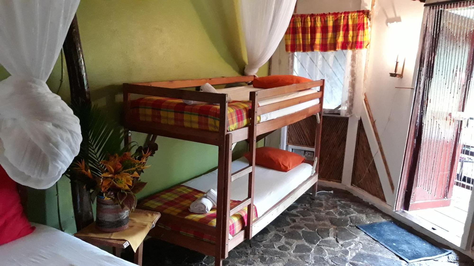 Hibiscus Valley Inn Marigot Buitenkant foto