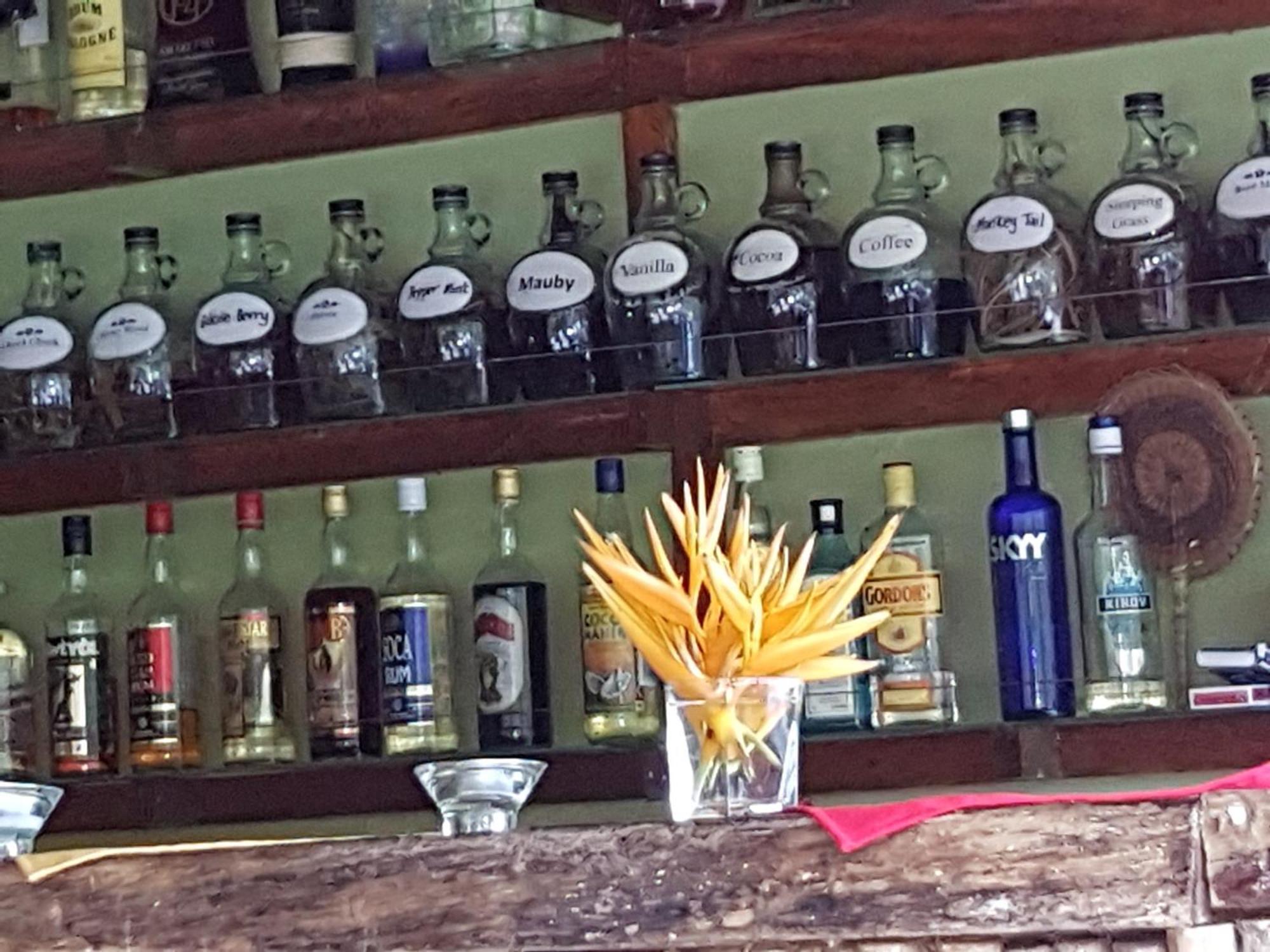 Hibiscus Valley Inn Marigot Buitenkant foto