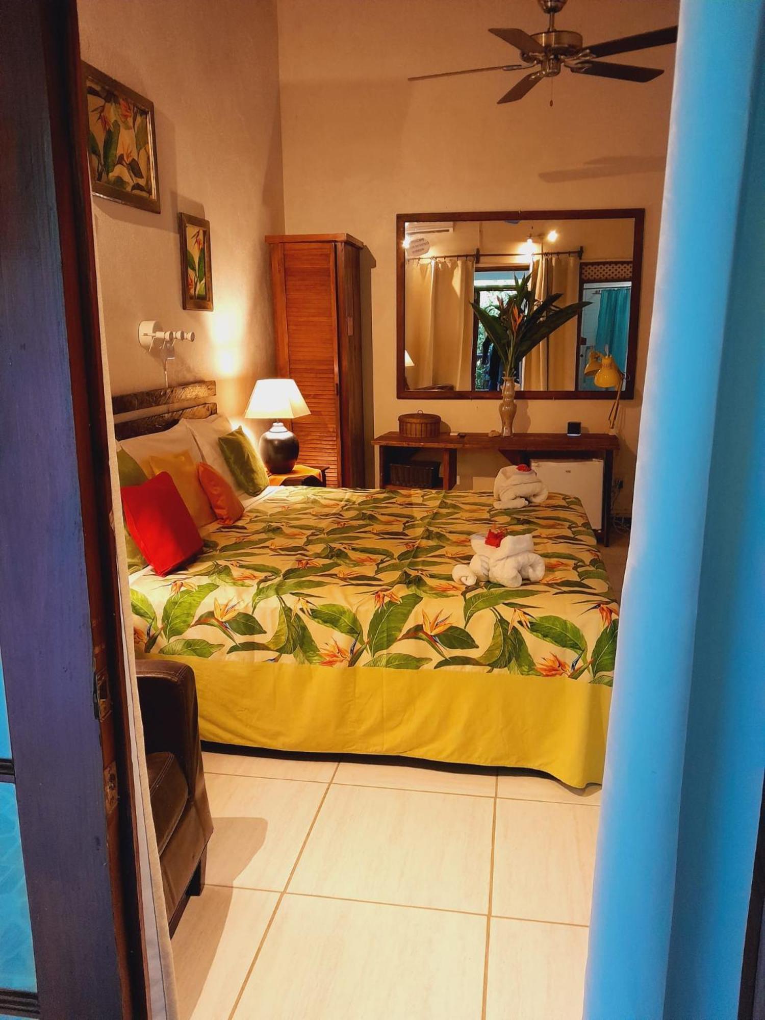 Hibiscus Valley Inn Marigot Buitenkant foto